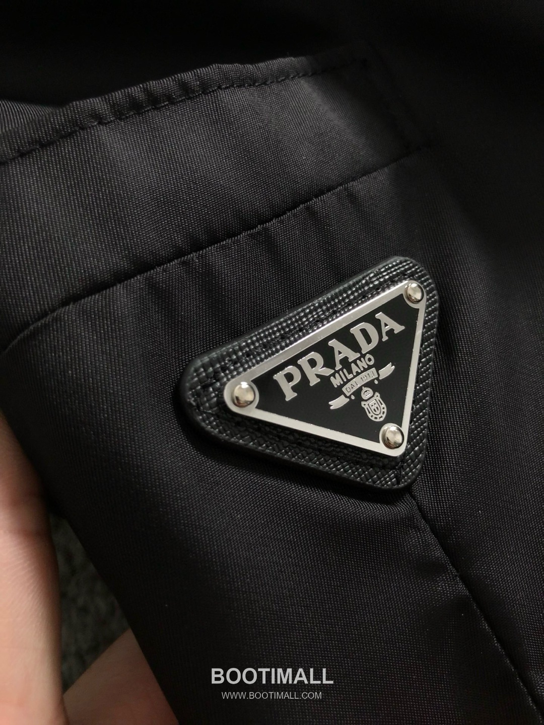 Prada Metal Triangle Logo Tailored Blazer Short Sleeve Black 프라다 메탈 트라이앵글 로고 테일러드 블레이저 반팔 블랙 9