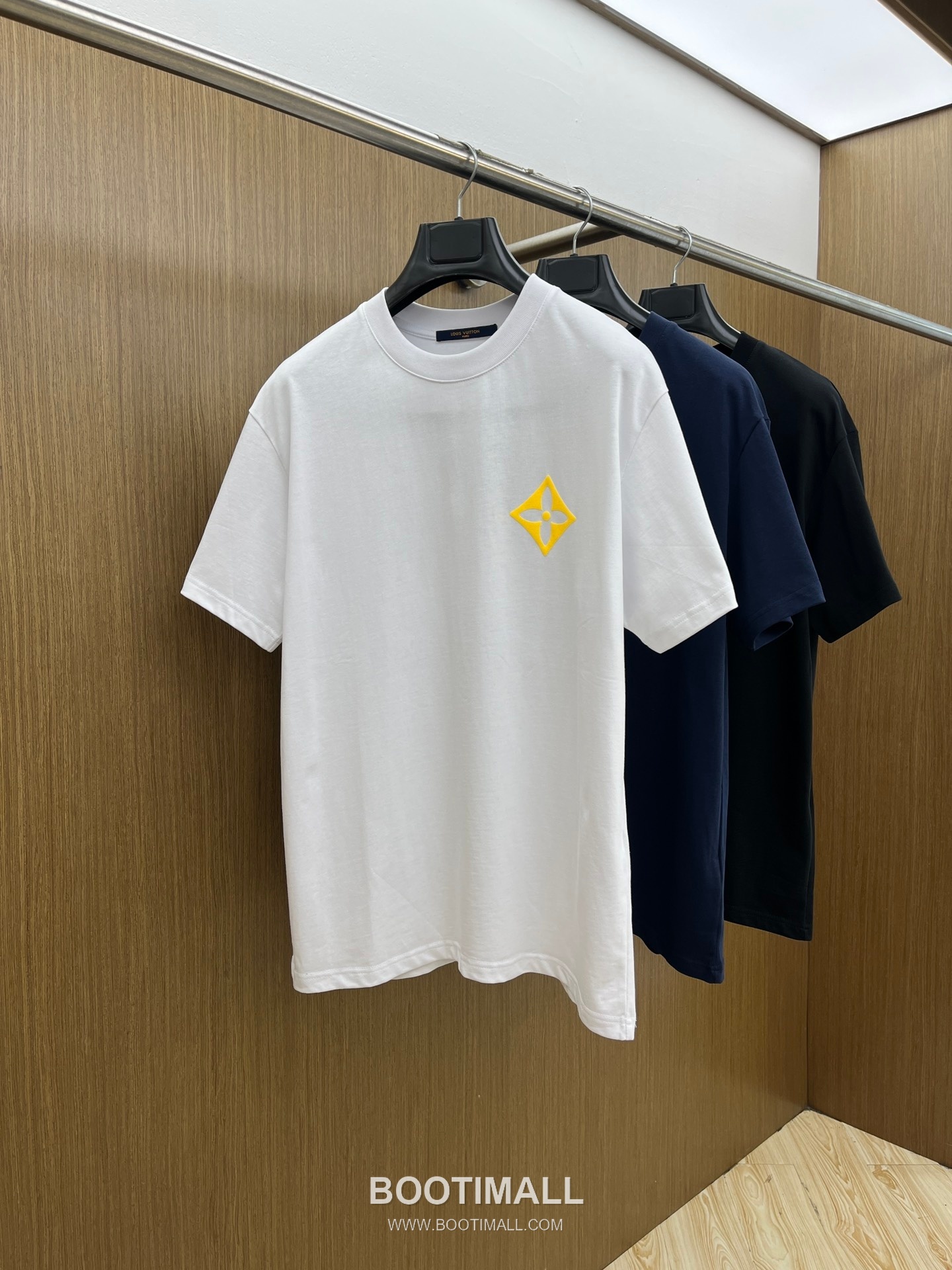 Louis Vuitton Logo Print Cotton Round Neck Short Sleeve T-Shirt 루이비통 로고 프린트 코튼 라운드넥 반팔 티셔츠 1
