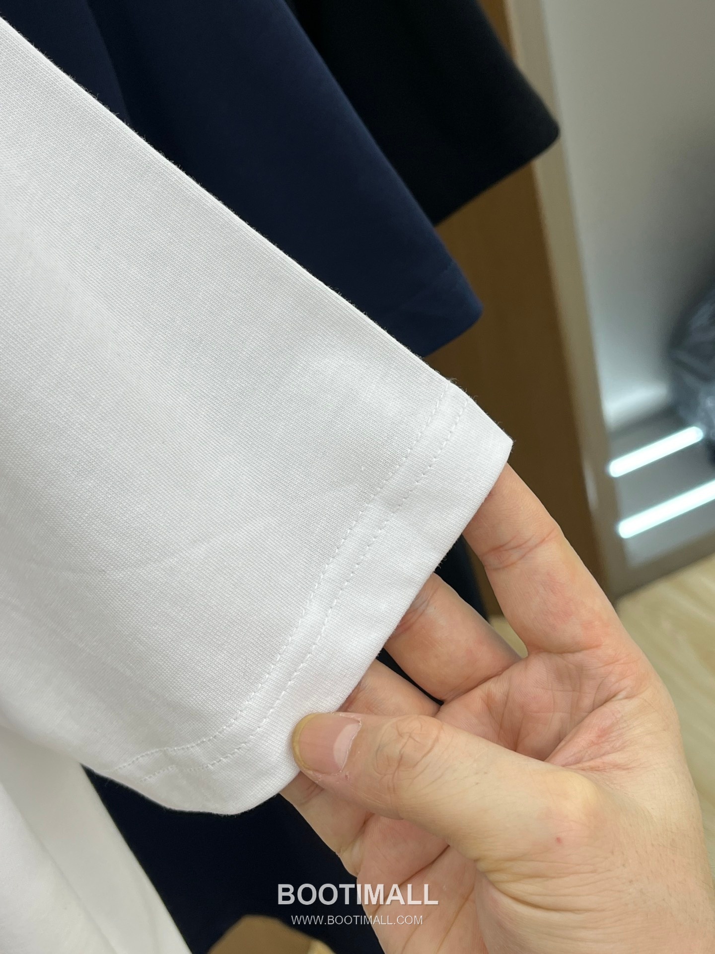 Louis Vuitton Logo Print Cotton Round Neck Short Sleeve T-Shirt 루이비통 로고 프린트 코튼 라운드넥 반팔 티셔츠 6