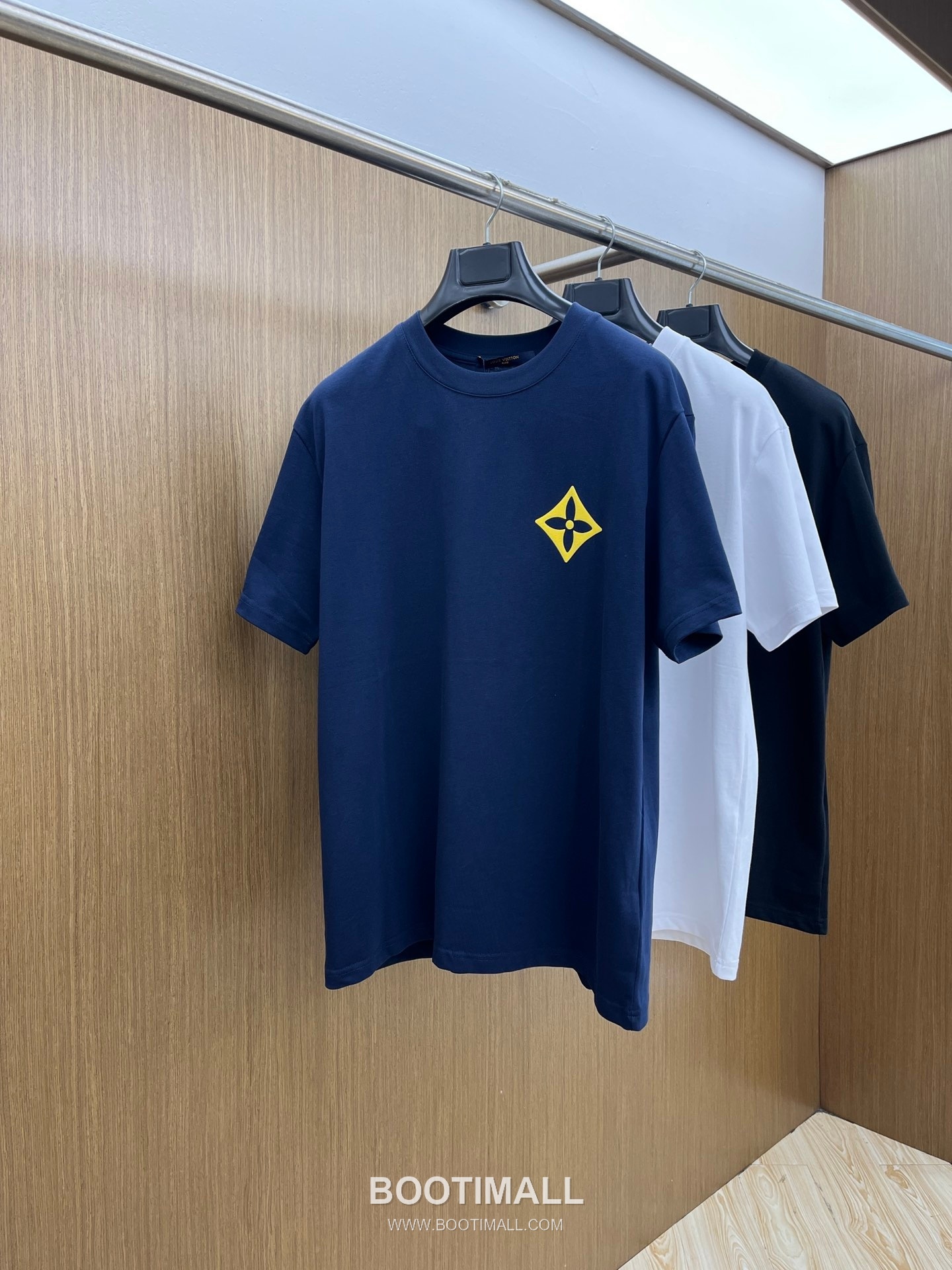 Louis Vuitton Logo Print Cotton Round Neck Short Sleeve T-Shirt 루이비통 로고 프린트 코튼 라운드넥 반팔 티셔츠 1