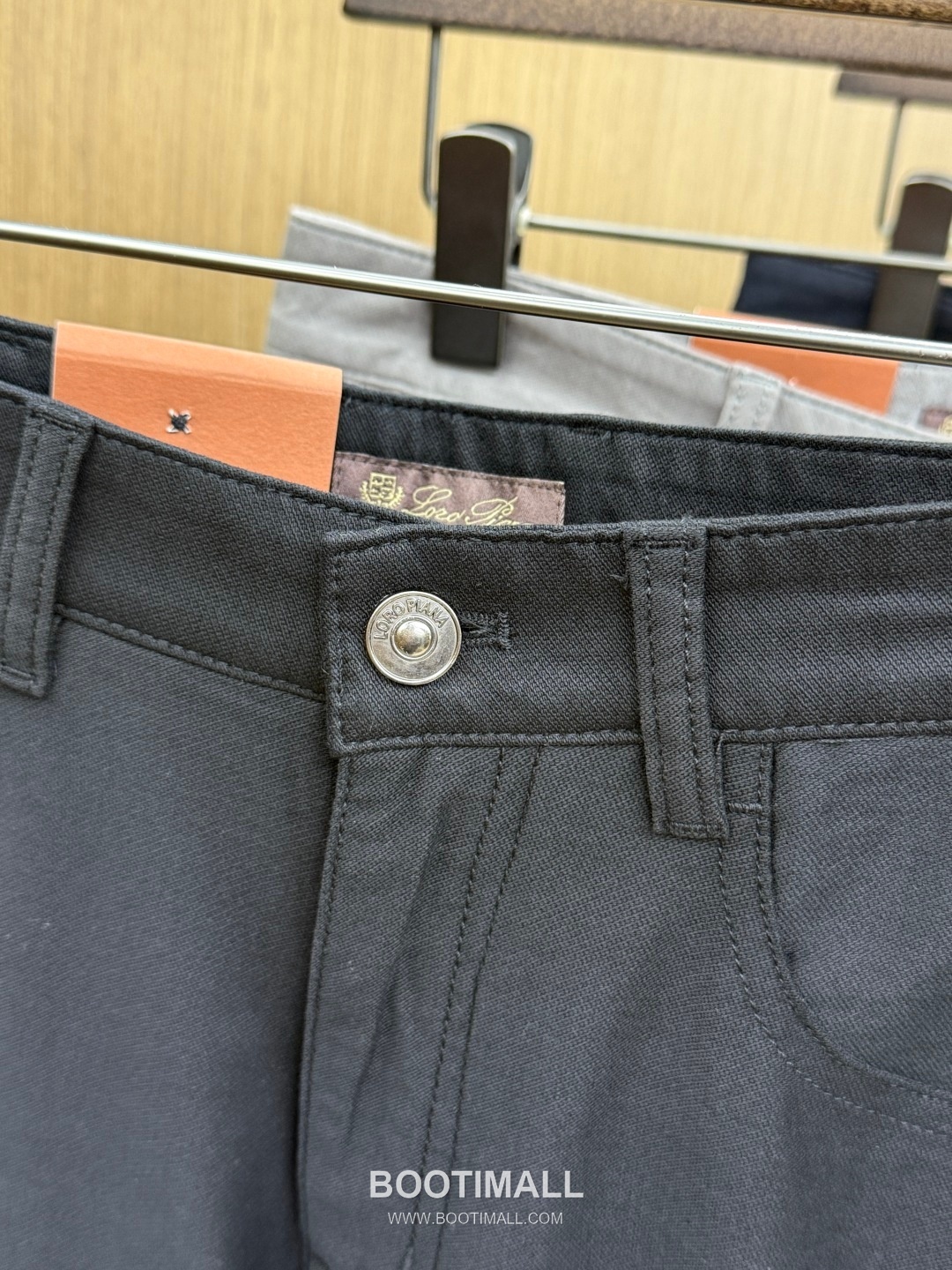 Prada 2026 Early Spring Casual Wool Trousers Black 프라다 2026 얼리 스프링 캐주얼 울 트라우저 블랙 4