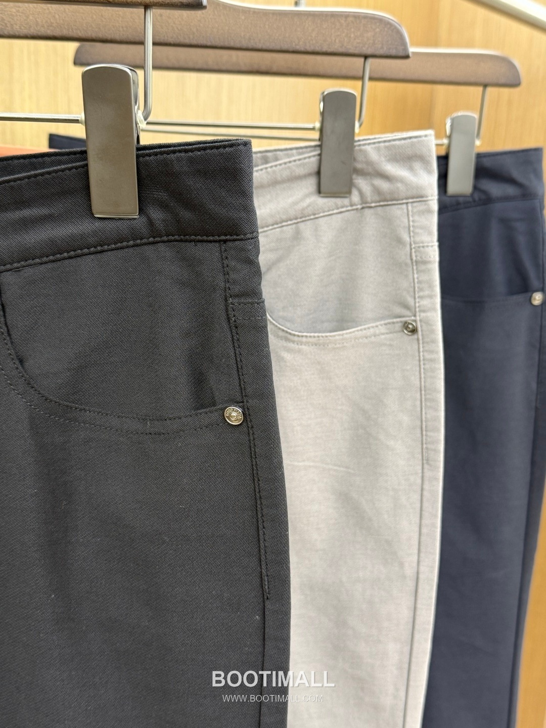 Prada 2026 Early Spring Casual Wool Trousers Black 프라다 2026 얼리 스프링 캐주얼 울 트라우저 블랙 6