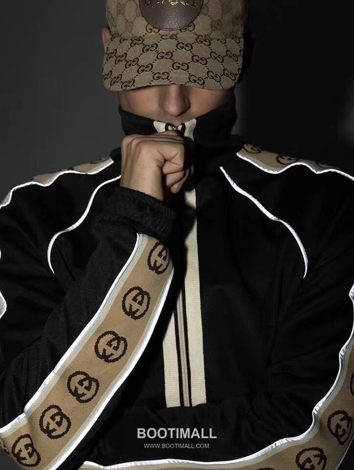 Gucci Side Logo Double G 3M Reflective Stripe Jacket Black 구찌 사이드 로고 더블 G 3M 반사 스트라이프 자켓 블랙 1688 2