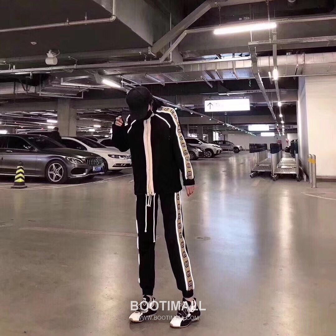 Gucci Side Logo Double G 3M Reflective Stripe Jacket Black 구찌 사이드 로고 더블 G 3M 반사 스트라이프 자켓 블랙 1688 9