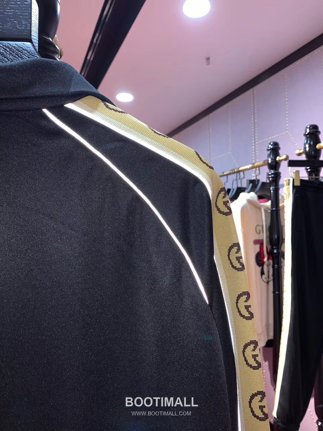 Gucci Side Logo Double G 3M Reflective Stripe Jacket Black 구찌 사이드 로고 더블 G 3M 반사 스트라이프 자켓 블랙 1688 14