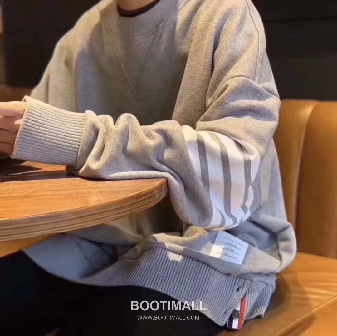 Thom Browne Classic Stripe Knit Crewneck Sweatshirt Navy 톰브라운 클래식 스트라이프 니트 크루넥 스웨트셔츠 네이비 TB55 1