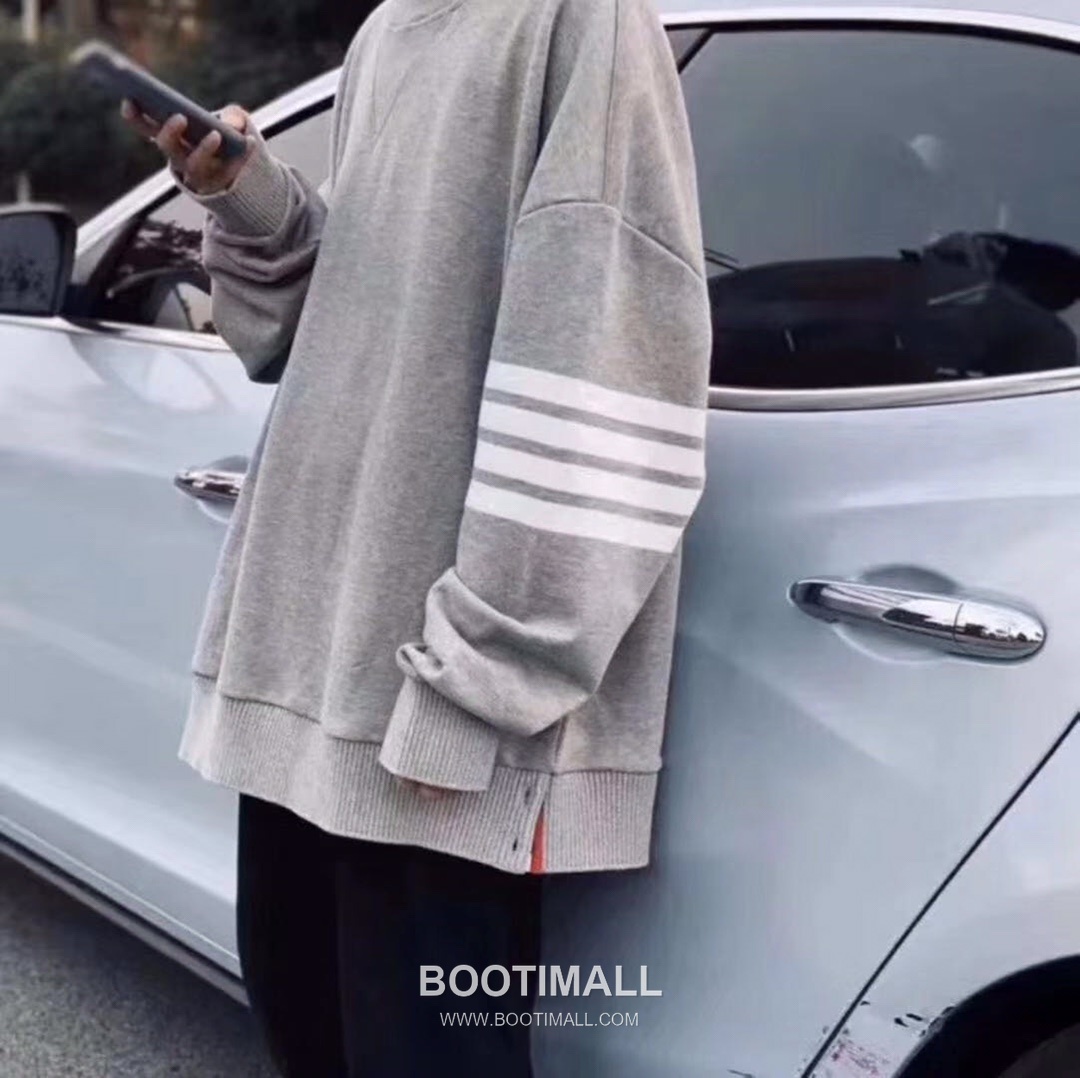 Thom Browne Classic Stripe Knit Crewneck Sweatshirt Navy 톰브라운 클래식 스트라이프 니트 크루넥 스웨트셔츠 네이비 TB55 2