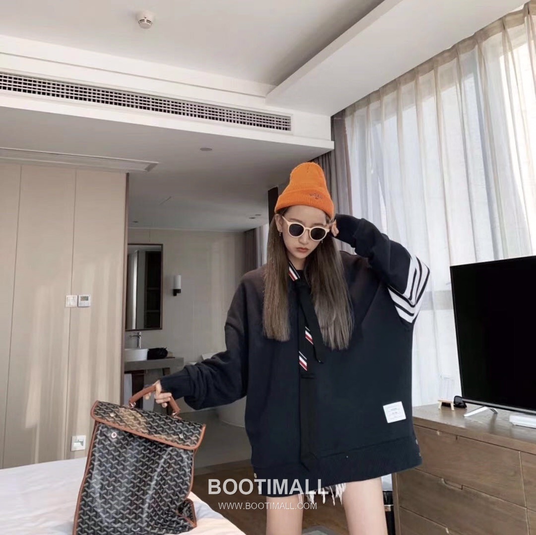 Thom Browne Classic Stripe Knit Crewneck Sweatshirt Navy 톰브라운 클래식 스트라이프 니트 크루넥 스웨트셔츠 네이비 TB55 9