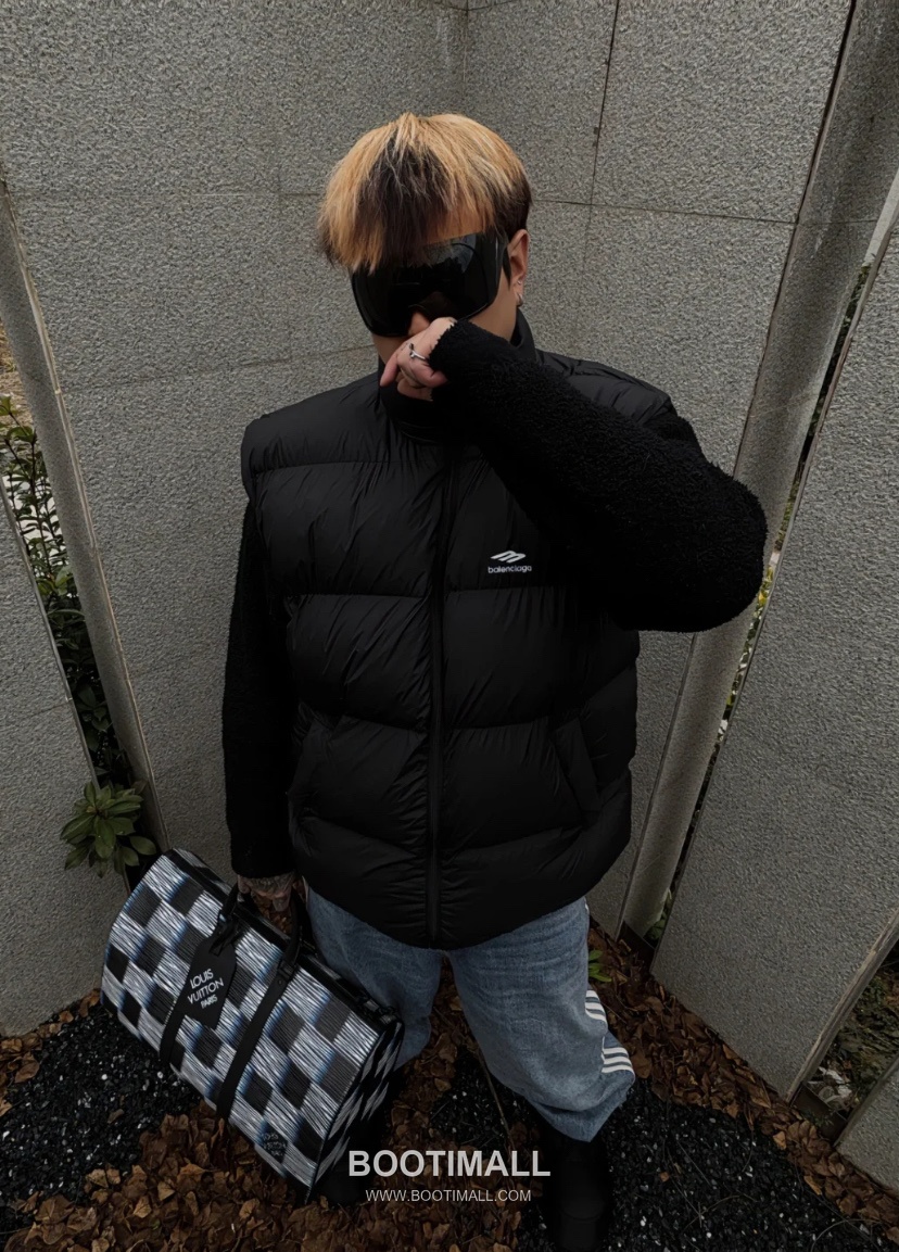 Balenciaga 3B Reflective Logo Padded Vest Black 발렌시아가 3B 리플렉티브 로고 패딩 베스트 블랙 60126 1