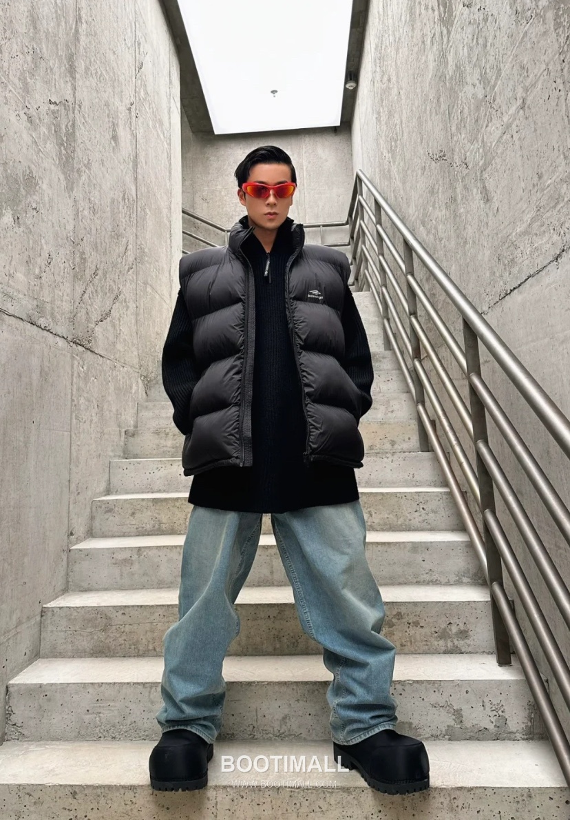 Balenciaga 3B Reflective Logo Padded Vest Black 발렌시아가 3B 리플렉티브 로고 패딩 베스트 블랙 60126 2