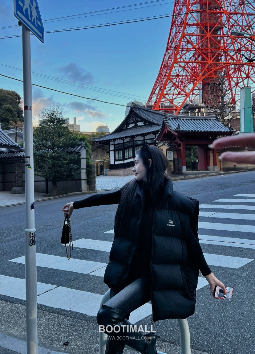 Balenciaga 3B Reflective Logo Padded Vest Black 발렌시아가 3B 리플렉티브 로고 패딩 베스트 블랙 60126 4