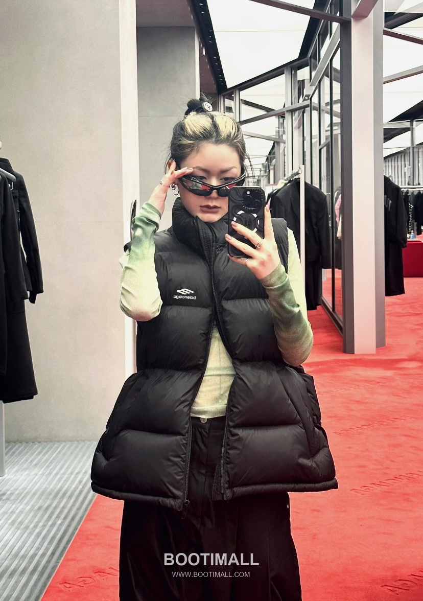 Balenciaga 3B Reflective Logo Padded Vest Black 발렌시아가 3B 리플렉티브 로고 패딩 베스트 블랙 60126 6