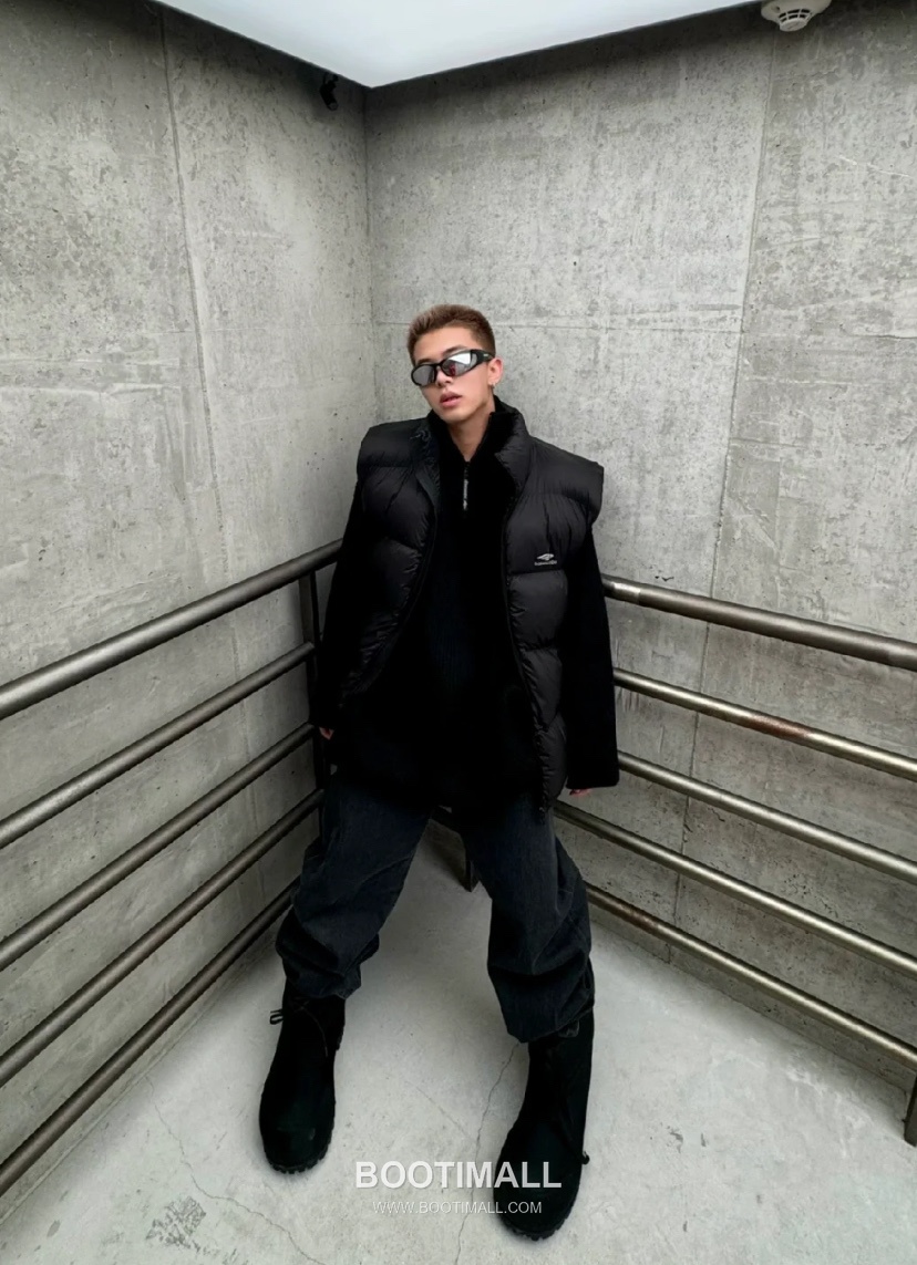 Balenciaga 3B Reflective Logo Padded Vest Black 발렌시아가 3B 리플렉티브 로고 패딩 베스트 블랙 60126 7