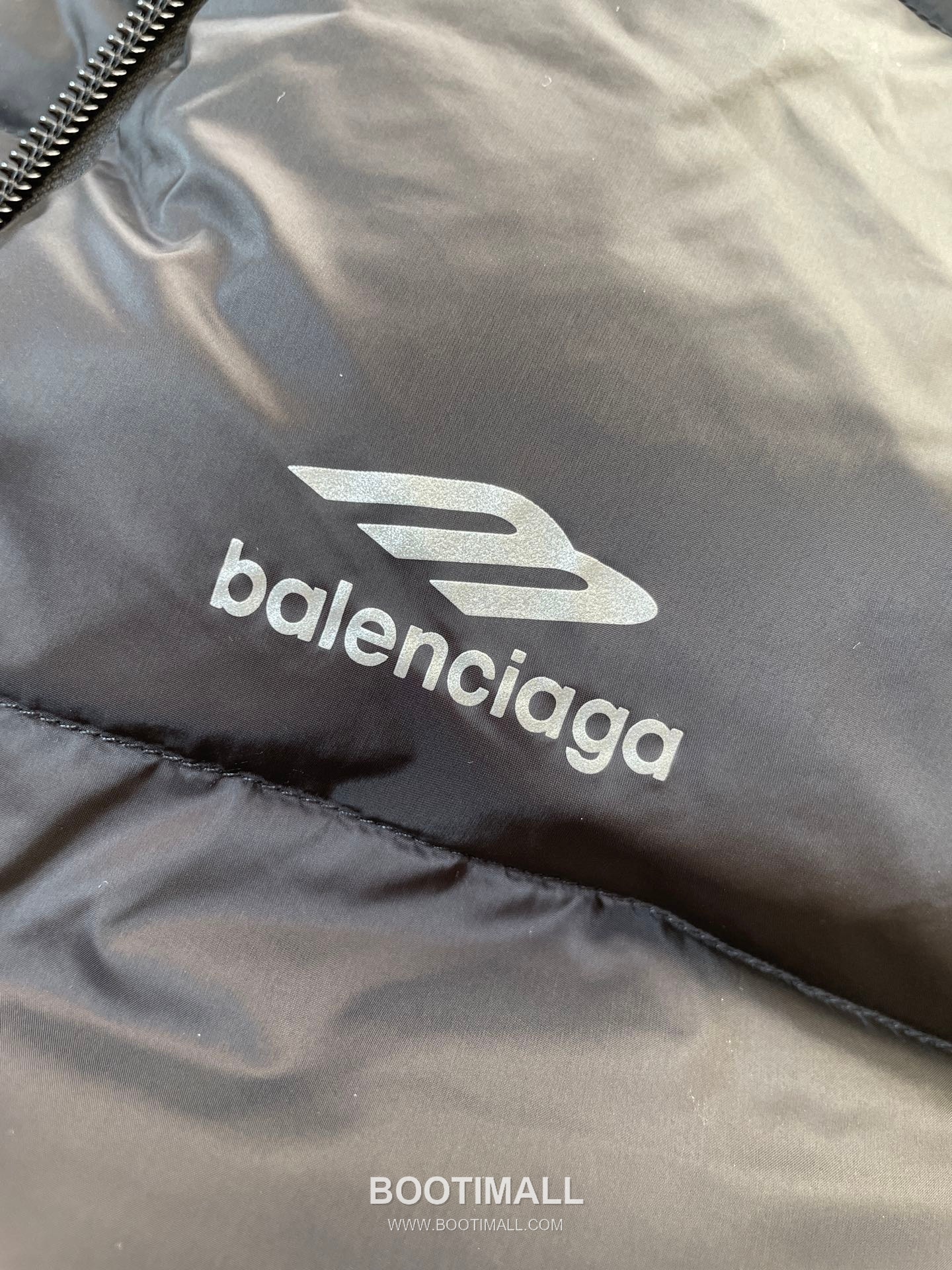 Balenciaga 3B Reflective Logo Padded Vest Black 발렌시아가 3B 리플렉티브 로고 패딩 베스트 블랙 60126 13