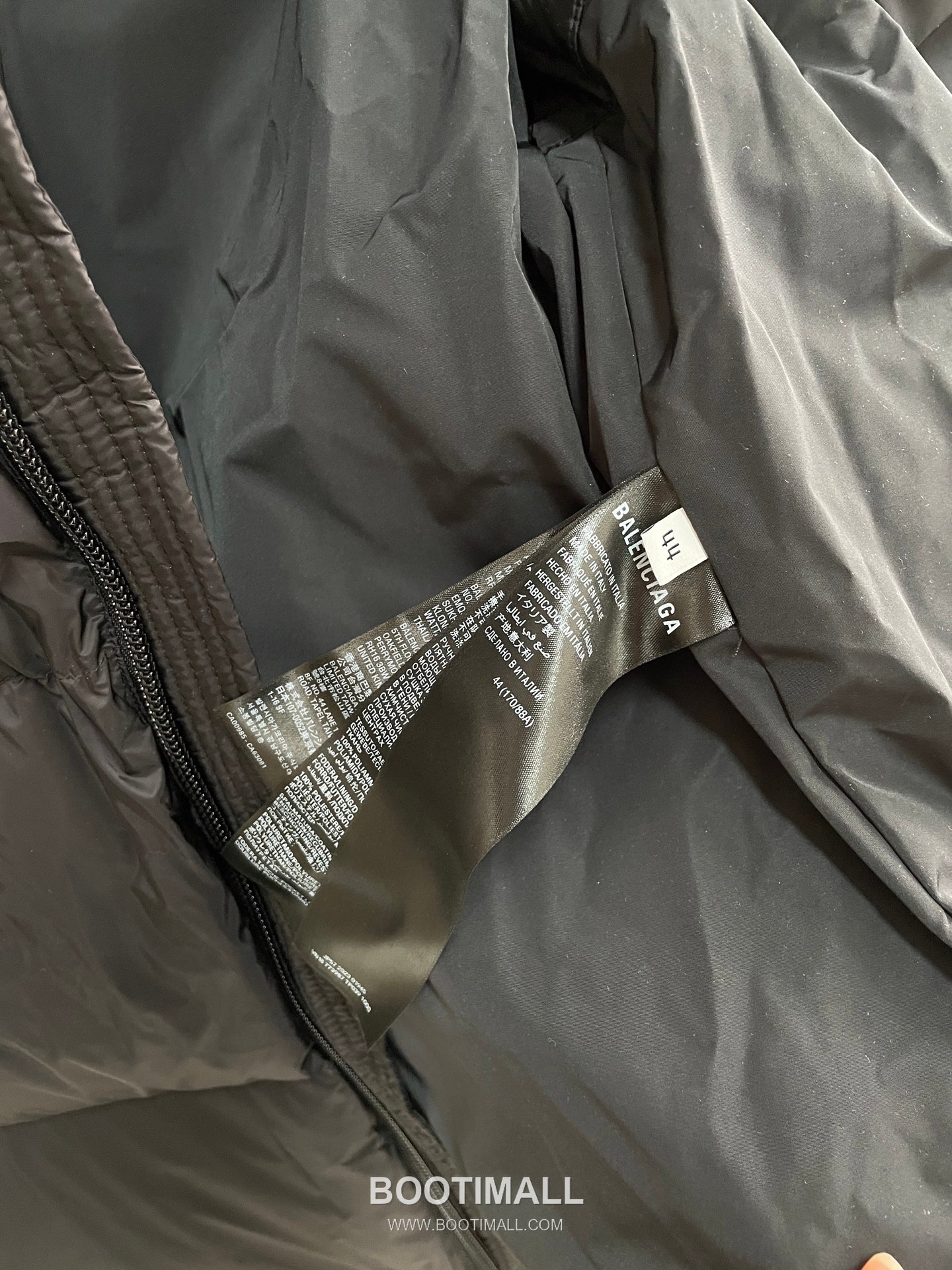 Balenciaga 3B Reflective Logo Padded Vest Black 발렌시아가 3B 리플렉티브 로고 패딩 베스트 블랙 60126 17