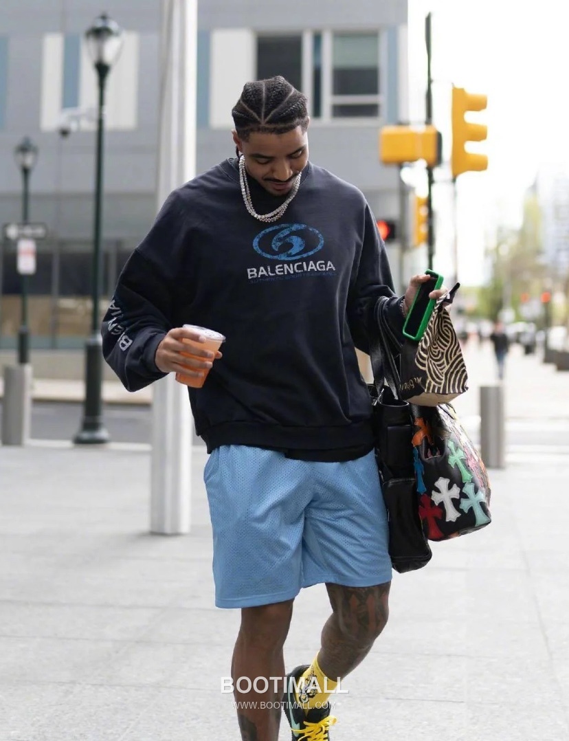 Balenciaga Surf Logo Washed Crewneck Sweatshirt Grey 발렌시아가 서프 로고 워싱 크루넥 스웨트셔츠 그레이 1512 1