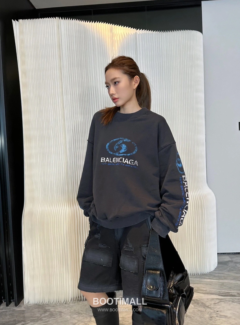 Balenciaga Surf Logo Washed Crewneck Sweatshirt Grey 발렌시아가 서프 로고 워싱 크루넥 스웨트셔츠 그레이 1512 5