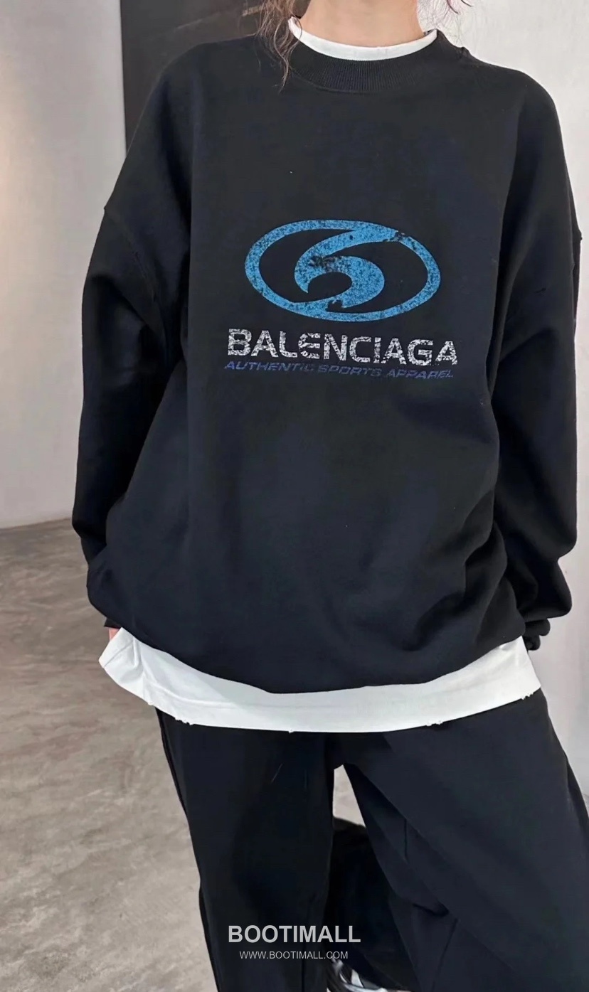 Balenciaga Surf Logo Washed Crewneck Sweatshirt Grey 발렌시아가 서프 로고 워싱 크루넥 스웨트셔츠 그레이 1512 9