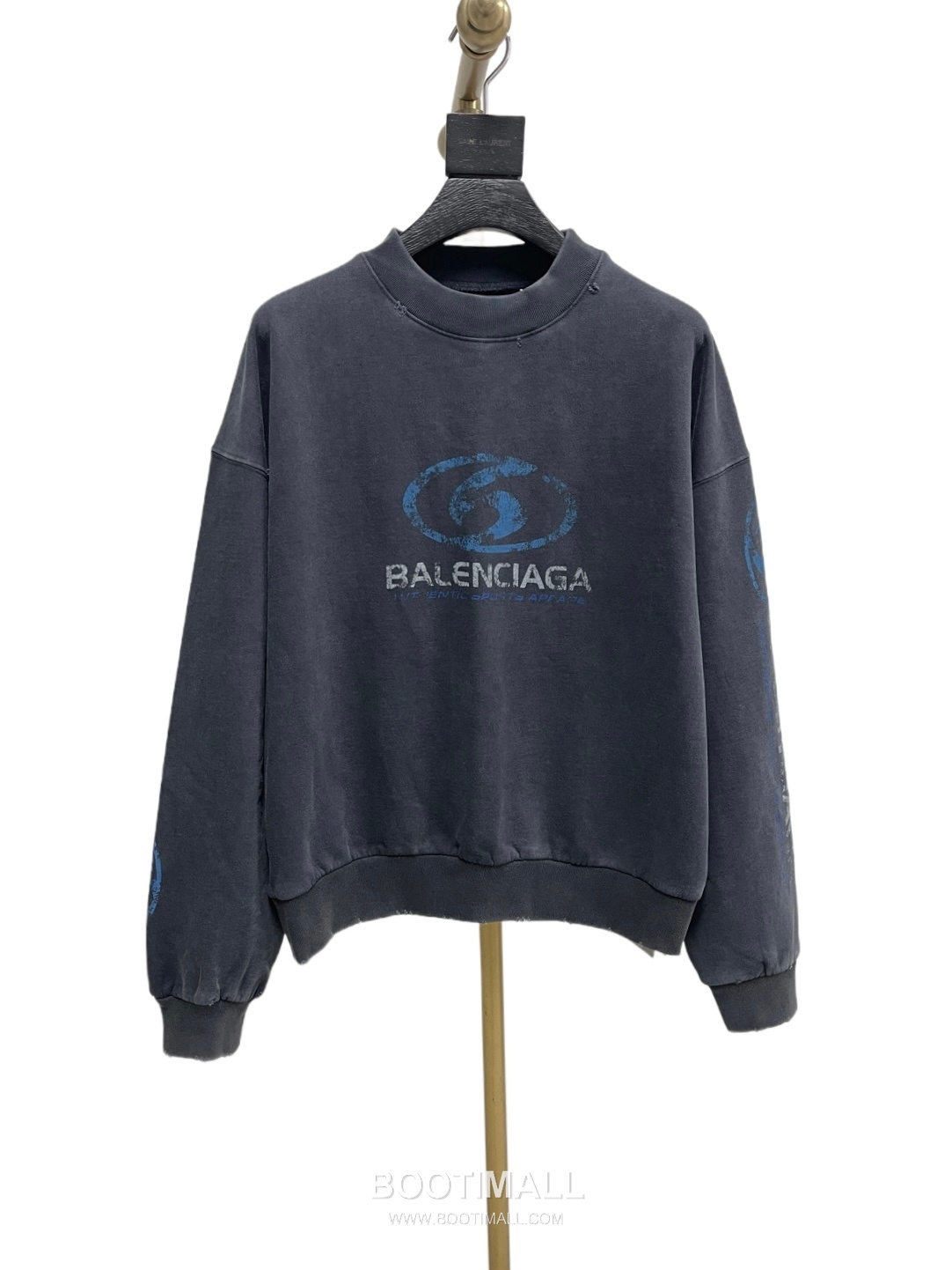 Balenciaga Surf Logo Washed Crewneck Sweatshirt Grey 발렌시아가 서프 로고 워싱 크루넥 스웨트셔츠 그레이 1512 10
