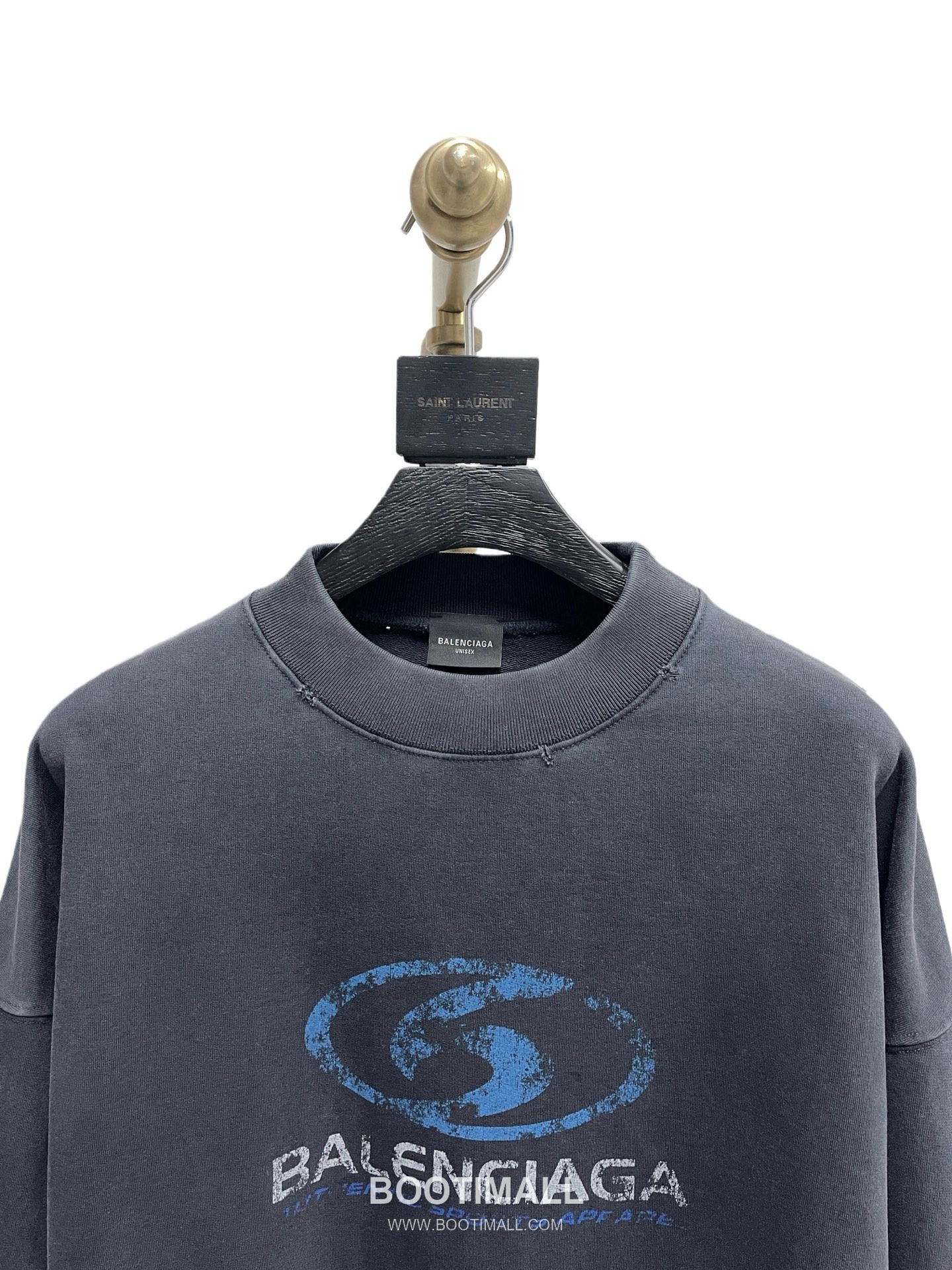 Balenciaga Surf Logo Washed Crewneck Sweatshirt Grey 발렌시아가 서프 로고 워싱 크루넥 스웨트셔츠 그레이 1512 12