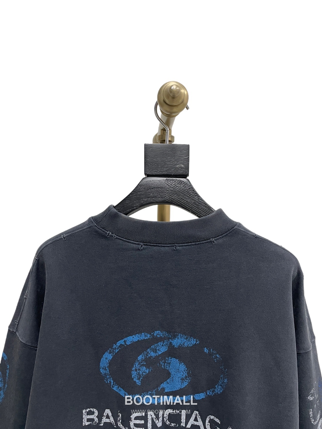 Balenciaga Surf Logo Washed Crewneck Sweatshirt Grey 발렌시아가 서프 로고 워싱 크루넥 스웨트셔츠 그레이 1512 13