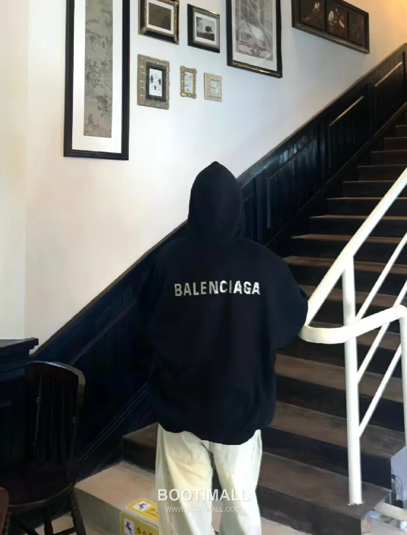 Balenciaga Distressed Rhinestone Logo Hoodie Black 발렌시아가 디스트레스드 라인스톤 로고 후드티 블랙 22052 6