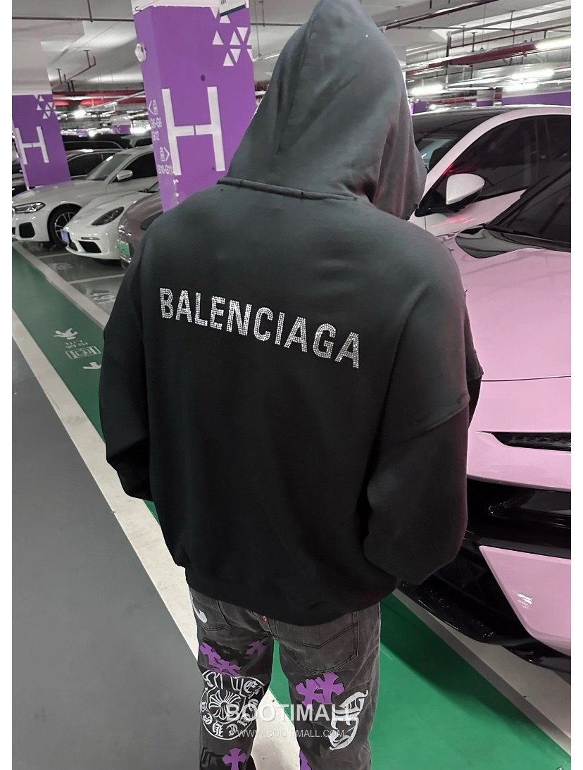 Balenciaga Distressed Rhinestone Logo Hoodie Black 발렌시아가 디스트레스드 라인스톤 로고 후드티 블랙 22052 9