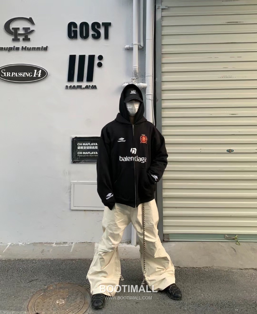 Balenciaga X Manchester United Football Embroidery Zip-Up Hoodie Black 발렌시아가 맨체스터 유나이티드 풋볼 자수 집업 후디 블랙 1678 1