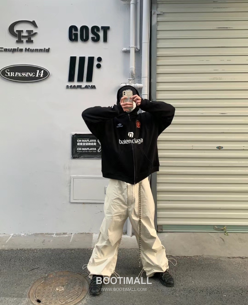 Balenciaga X Manchester United Football Embroidery Zip-Up Hoodie Black 발렌시아가 맨체스터 유나이티드 풋볼 자수 집업 후디 블랙 1678 2