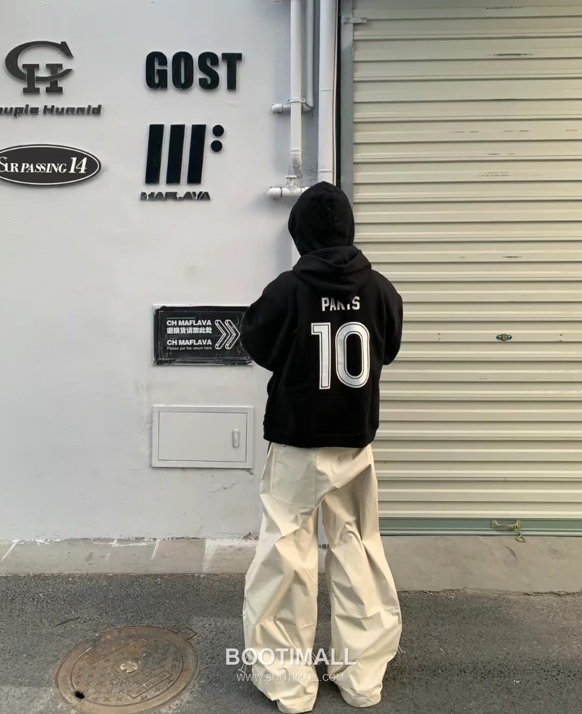 Balenciaga X Manchester United Football Embroidery Zip-Up Hoodie Black 발렌시아가 맨체스터 유나이티드 풋볼 자수 집업 후디 블랙 1678 3