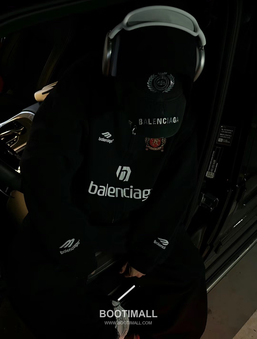 Balenciaga X Manchester United Football Embroidery Zip-Up Hoodie Black 발렌시아가 맨체스터 유나이티드 풋볼 자수 집업 후디 블랙 1678 7
