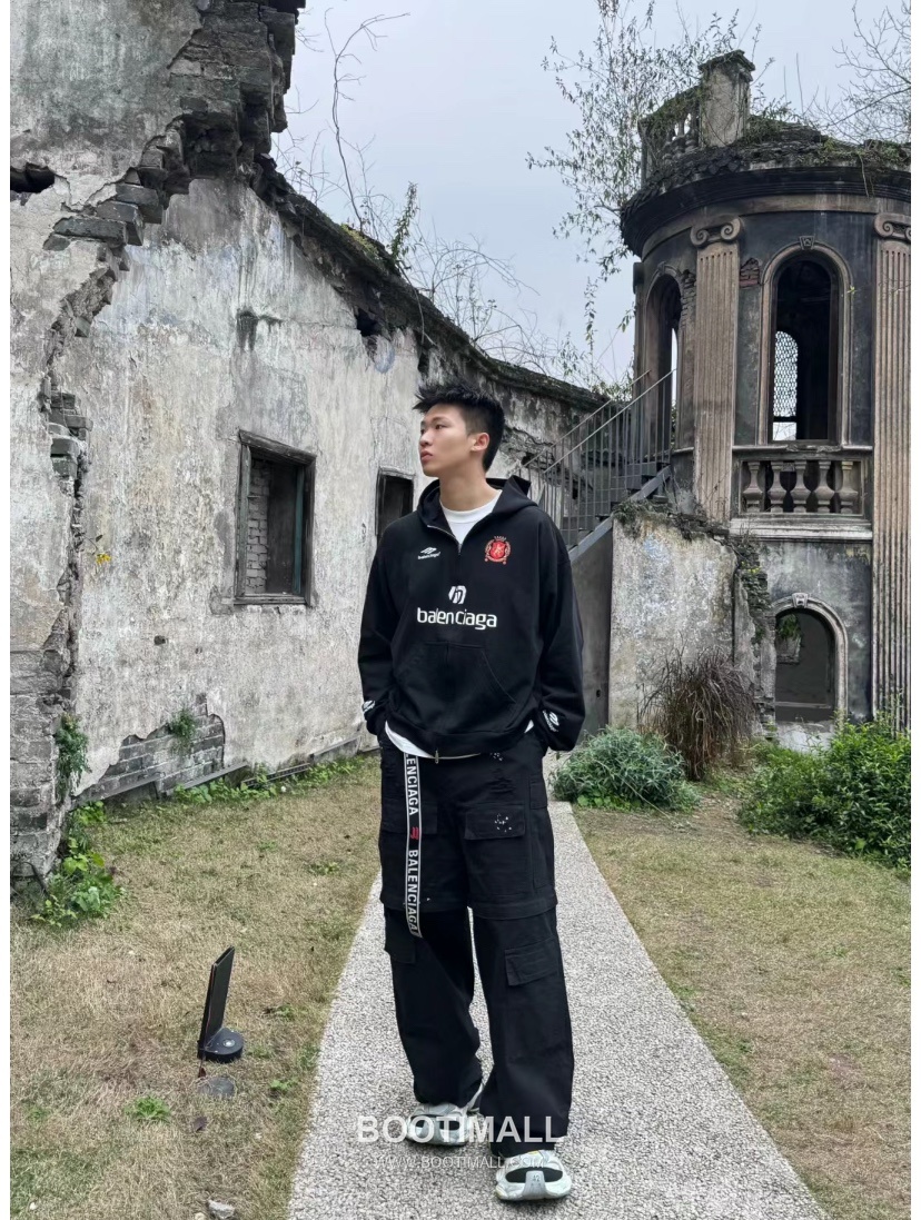 Balenciaga X Manchester United Football Embroidery Zip-Up Hoodie Black 발렌시아가 맨체스터 유나이티드 풋볼 자수 집업 후디 블랙 1678 8