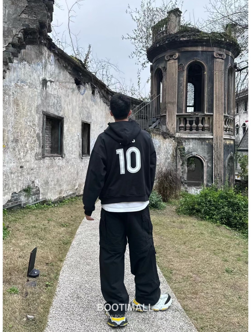 Balenciaga X Manchester United Football Embroidery Zip-Up Hoodie Black 발렌시아가 맨체스터 유나이티드 풋볼 자수 집업 후디 블랙 1678 9