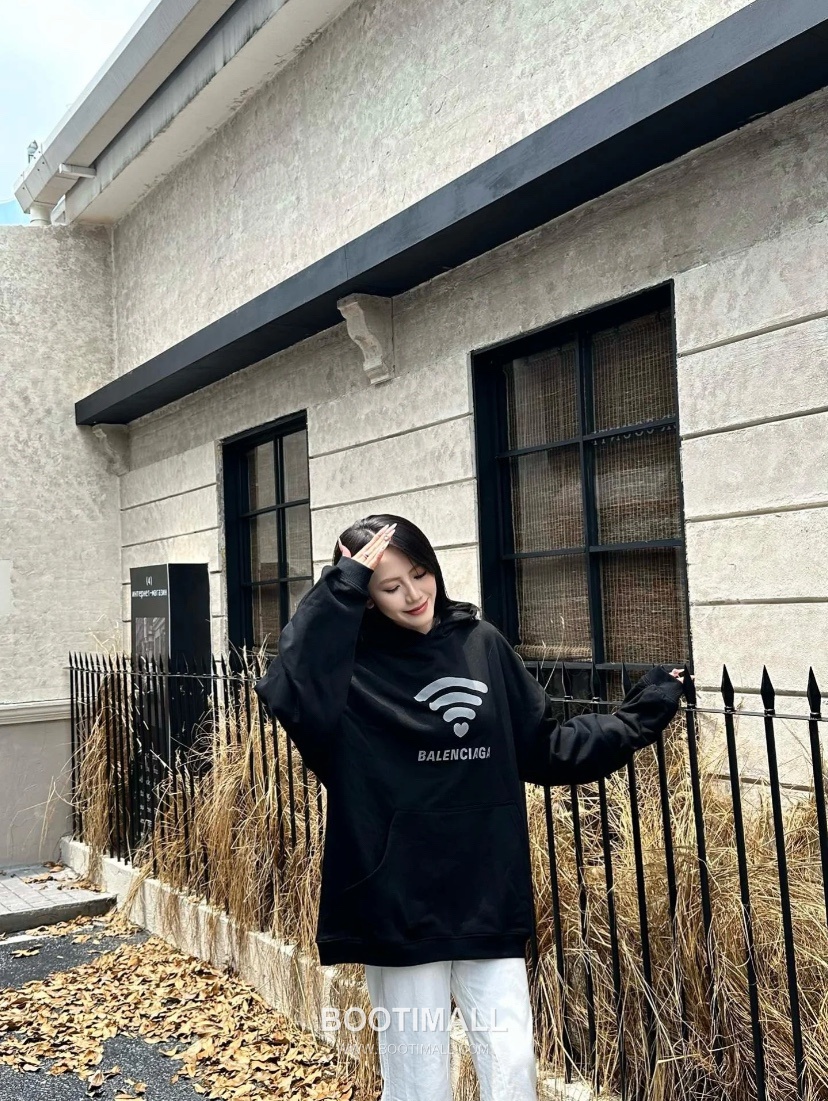 Balenciaga Wifi Heart Print Hooded Sweatshirt Grey 발렌시아가 와이파이 하트 프린트 후드 스웨트셔츠 그레이 22051 6