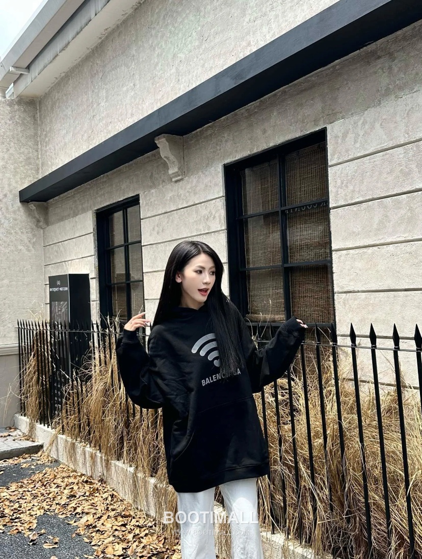 Balenciaga Wifi Heart Print Hooded Sweatshirt Grey 발렌시아가 와이파이 하트 프린트 후드 스웨트셔츠 그레이 22051 7