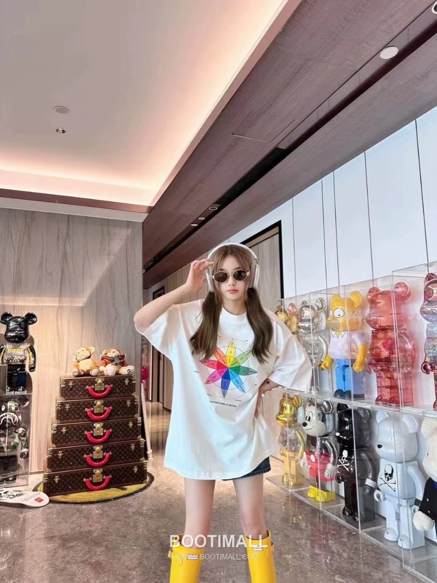 Balenciaga Rainbow Compass Print Cotton T-Shirt White 발렌시아가 레인보우 컴퍼스 프린트 코튼 티셔츠 화이트 31067 5