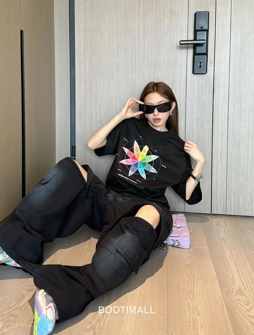 Balenciaga Rainbow Compass Print Cotton T-Shirt White 발렌시아가 레인보우 컴퍼스 프린트 코튼 티셔츠 화이트 31067 8
