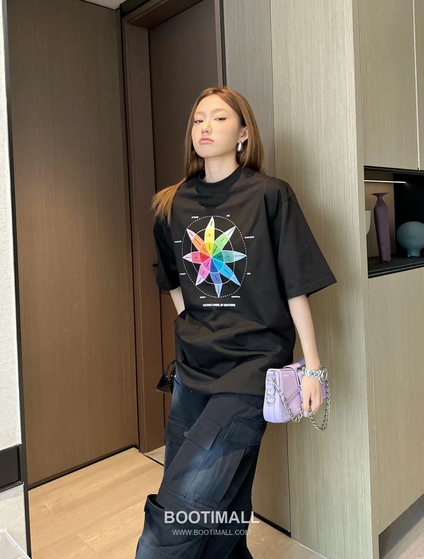 Balenciaga Rainbow Compass Print Cotton T-Shirt White 발렌시아가 레인보우 컴퍼스 프린트 코튼 티셔츠 화이트 31067 10