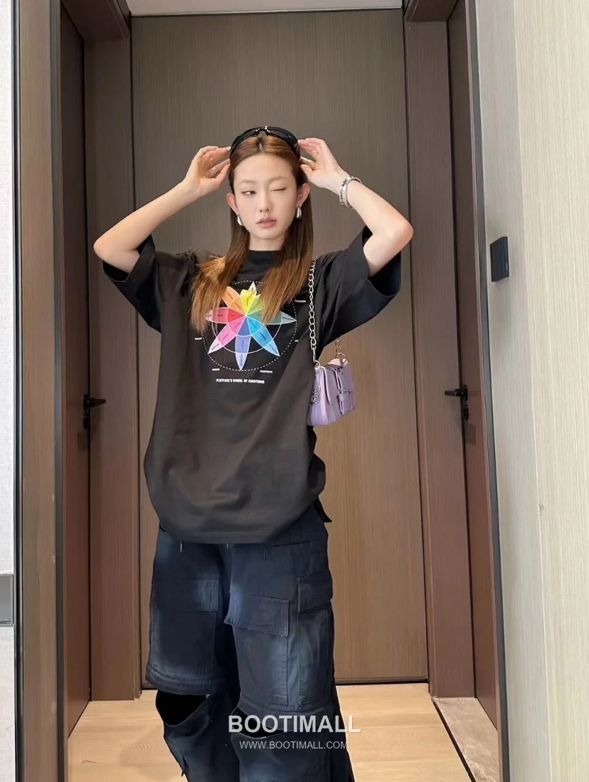 Balenciaga Rainbow Compass Print Cotton T-Shirt White 발렌시아가 레인보우 컴퍼스 프린트 코튼 티셔츠 화이트 31067 11