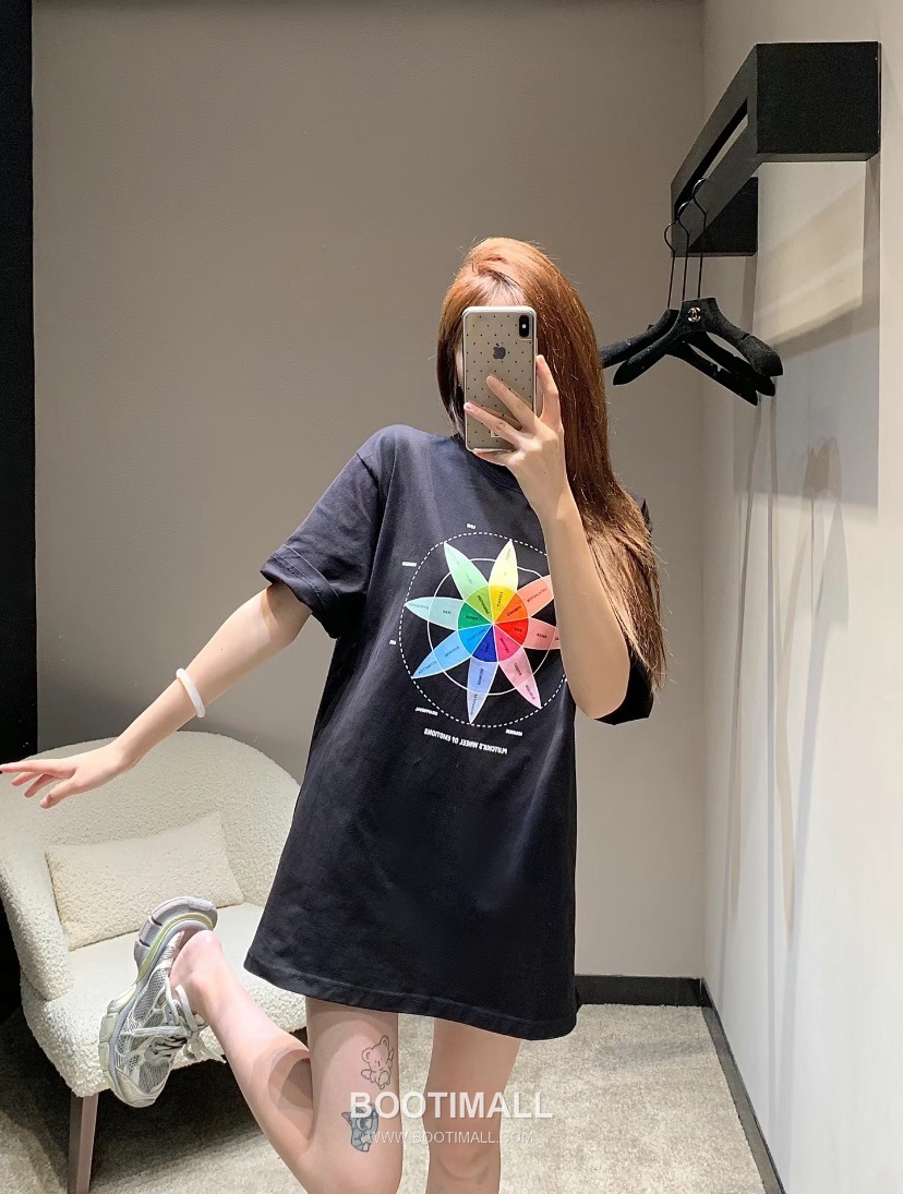 Balenciaga Rainbow Compass Print Cotton T-Shirt White 발렌시아가 레인보우 컴퍼스 프린트 코튼 티셔츠 화이트 31067 15