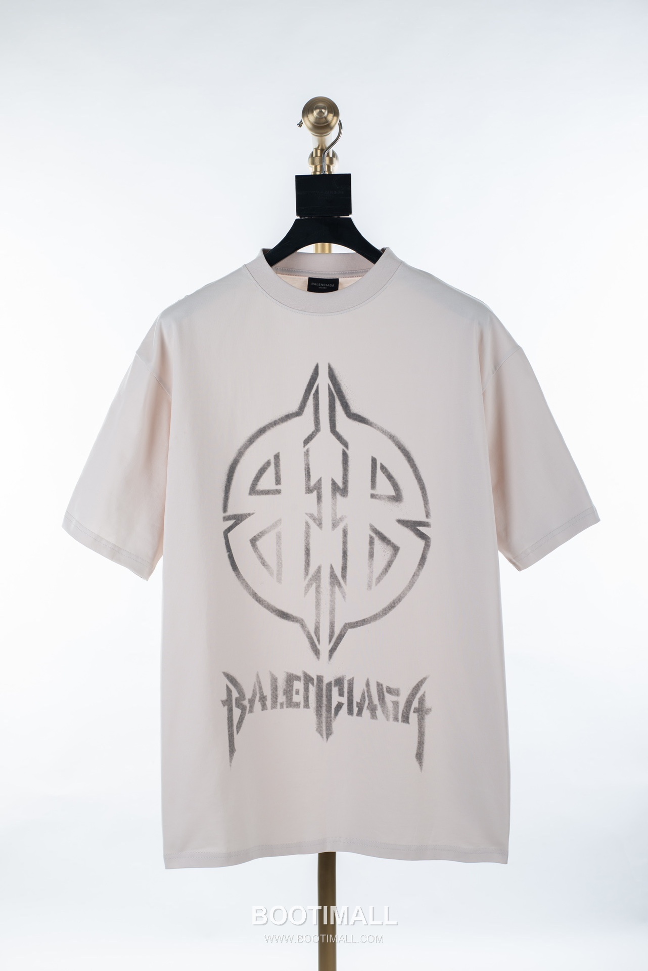 Balenciaga Metal Rock Shield Hand-Painted Round Neck Short Sleeve T-Shirt White 발렌시아가 메탈 록 쉴드 핸드페인티드 라운드넥 반팔 티셔츠 화이트 31065 9