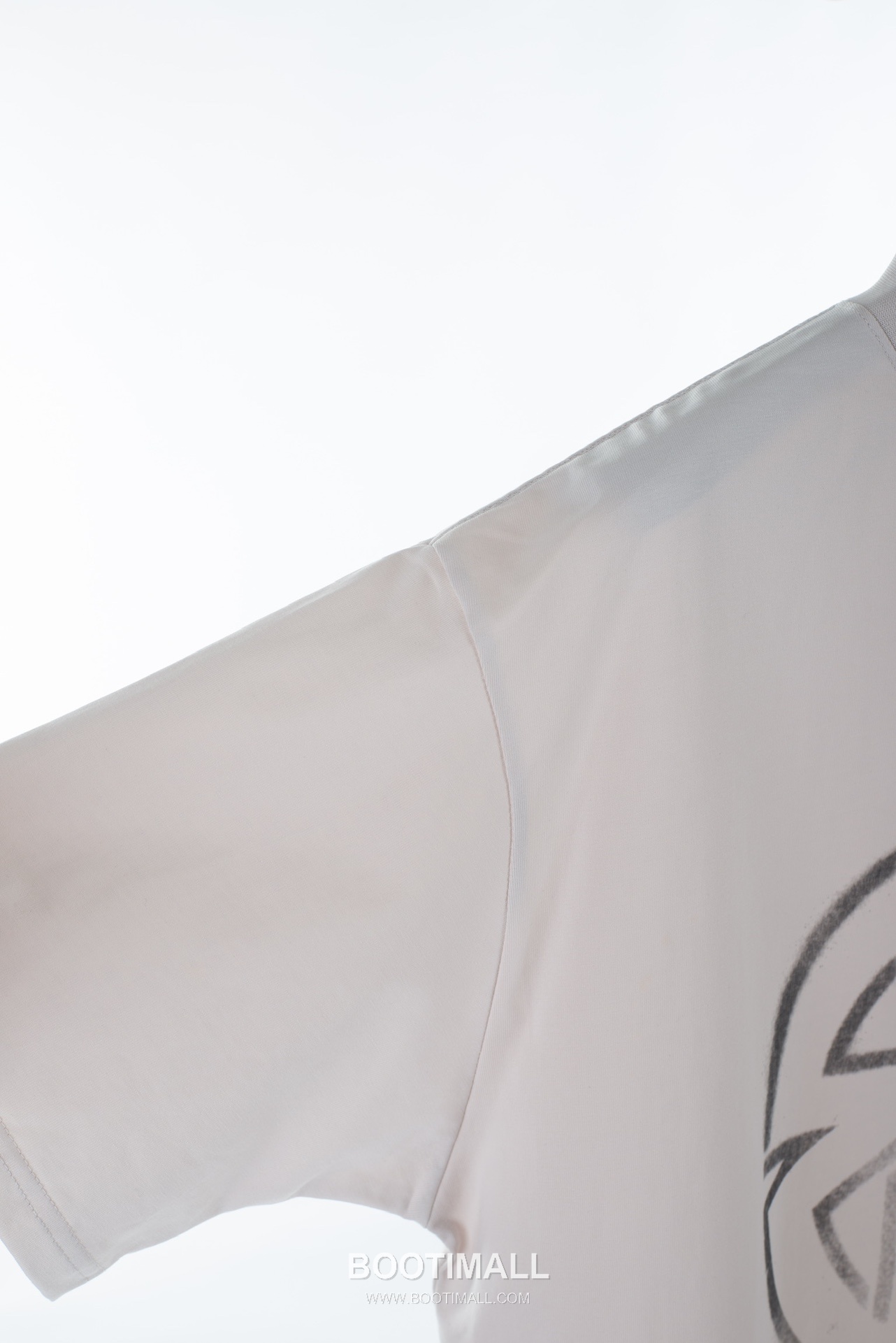 Balenciaga Metal Rock Shield Hand-Painted Round Neck Short Sleeve T-Shirt White 발렌시아가 메탈 록 쉴드 핸드페인티드 라운드넥 반팔 티셔츠 화이트 31065 15