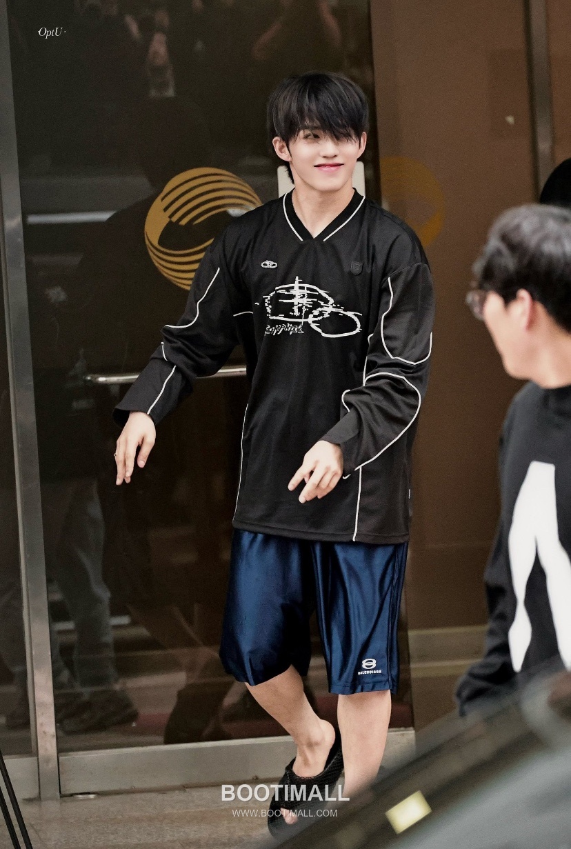 Balenciaga Double Ring Embroidery Basketball Shorts Navy 발렌시아가 더블 링 자수 바스켓볼 숏츠 네이비 31135 8