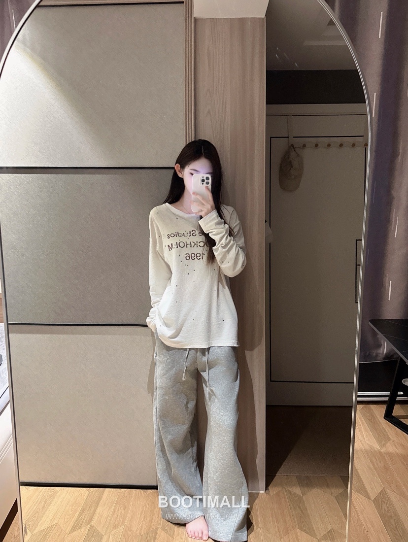 Acne Studios 1996 Letter Shiny Print Long Sleeve T-Shirt White 아크네 스튜디오 1996 레터 샤이니 프린트 롱슬리브 티셔츠 화이트 10029 2