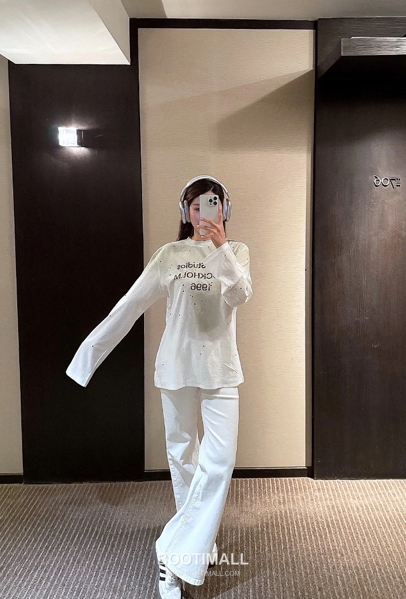 Acne Studios 1996 Letter Shiny Print Long Sleeve T-Shirt White 아크네 스튜디오 1996 레터 샤이니 프린트 롱슬리브 티셔츠 화이트 10029 9
