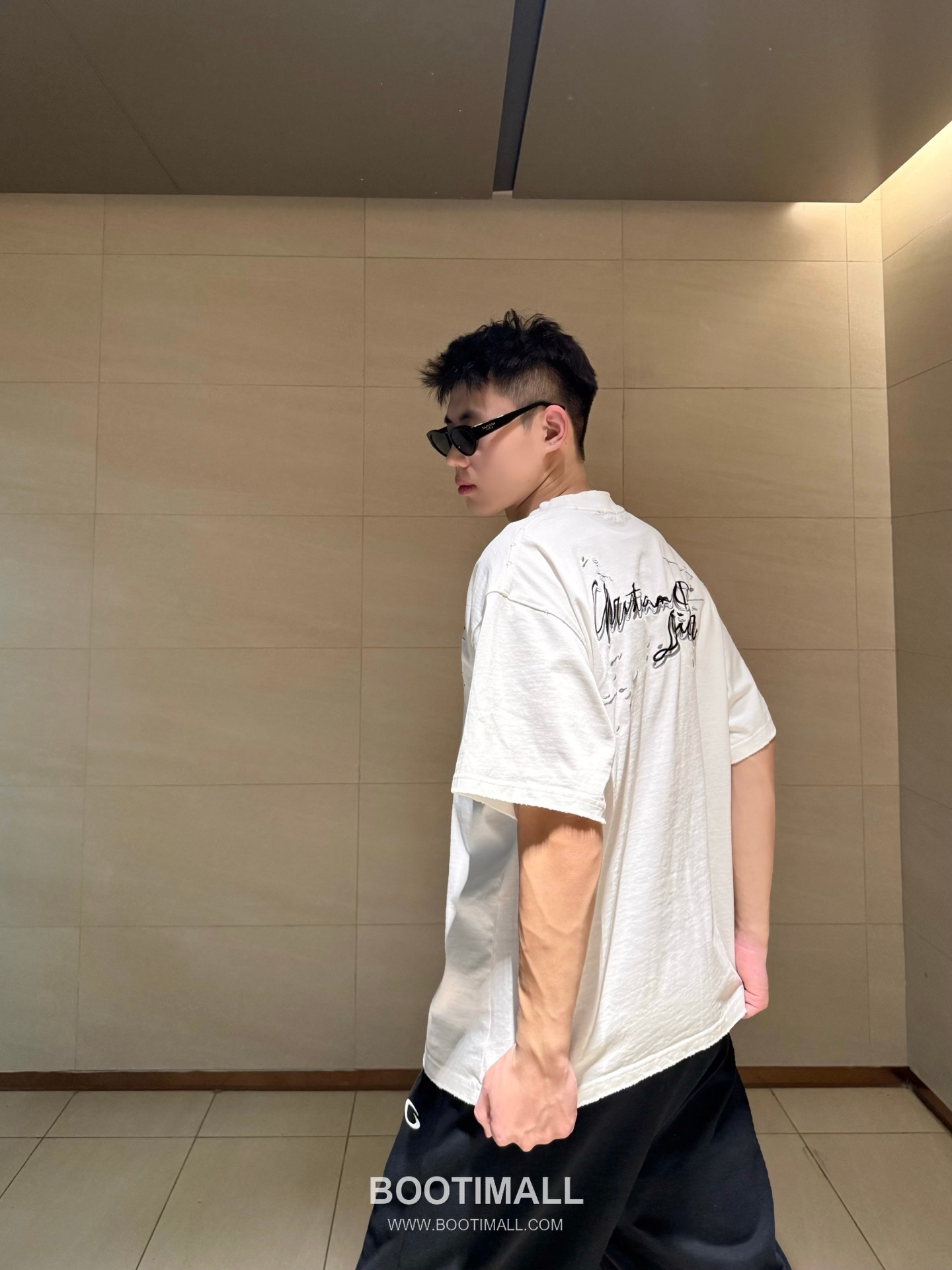 Dior Embroidered Logo Cotton Short Sleeve T-Shirt Black White 디올 엠브로이더드 로고 코튼 반소매 티셔츠 블랙 화이트 2