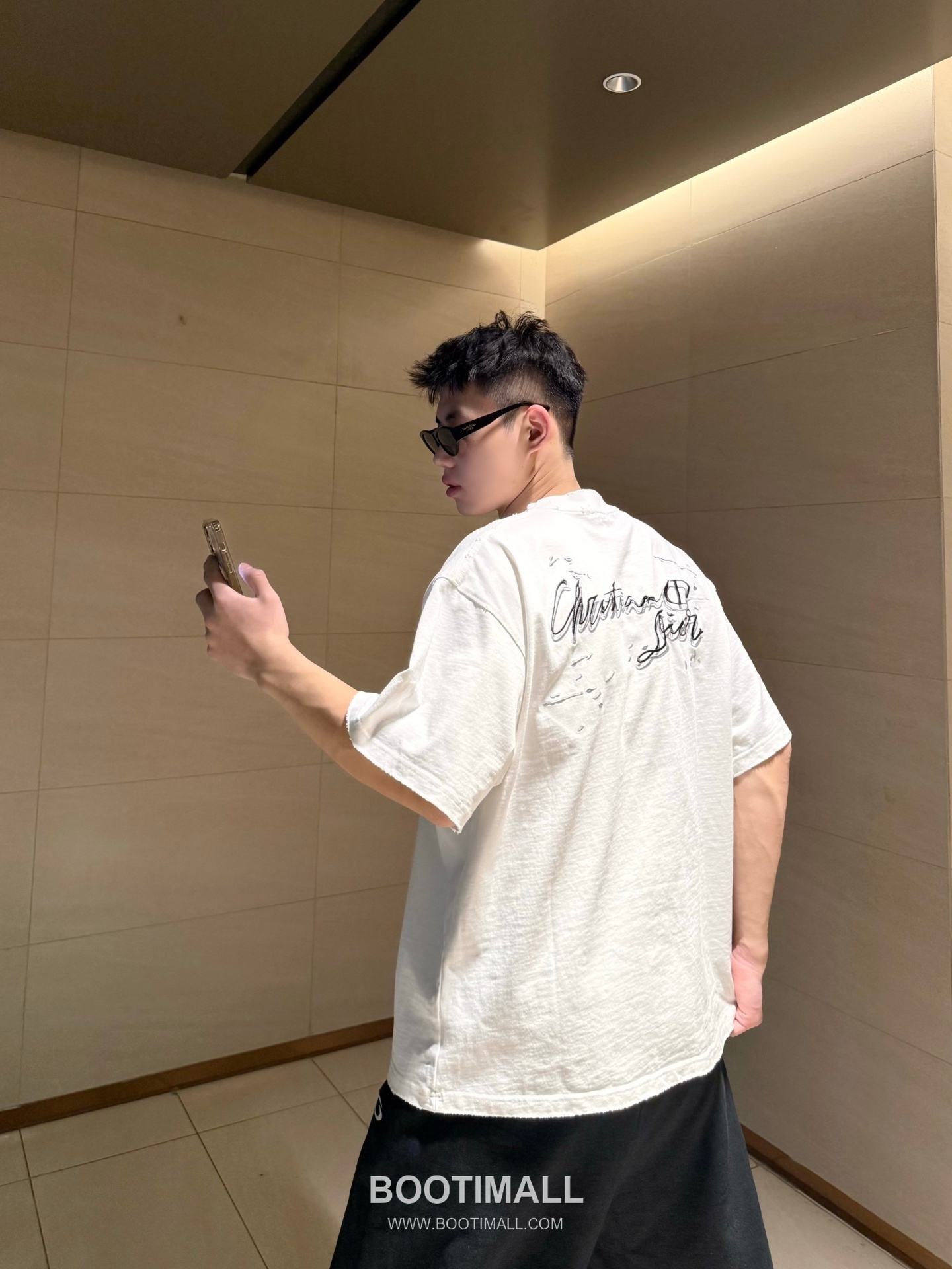 Dior Embroidered Logo Cotton Short Sleeve T-Shirt Black White 디올 엠브로이더드 로고 코튼 반소매 티셔츠 블랙 화이트 3