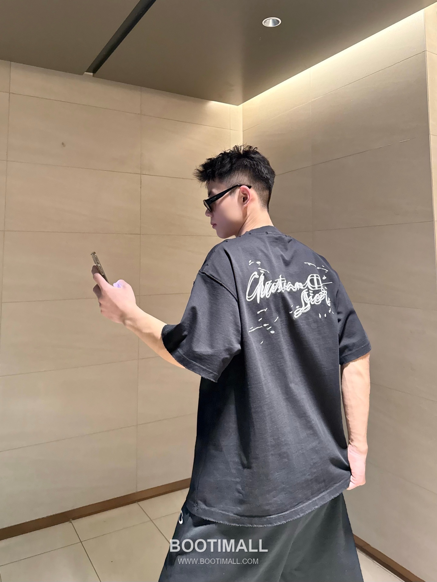 Dior Embroidered Logo Cotton Short Sleeve T-Shirt Black White 디올 엠브로이더드 로고 코튼 반소매 티셔츠 블랙 화이트 2