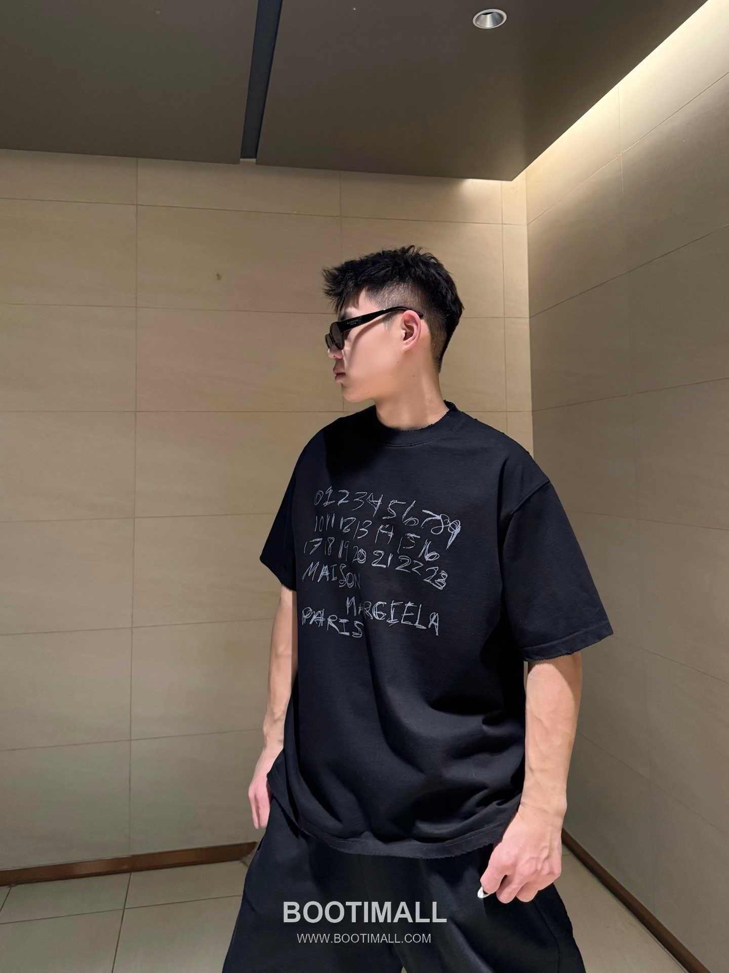 Maison Margiela MM6 Logo Embroidered Heavy Cotton T-Shirt Black 메종 마르지엘라 MM6 로고 자수 헤비 코튼 티셔츠 블랙 2