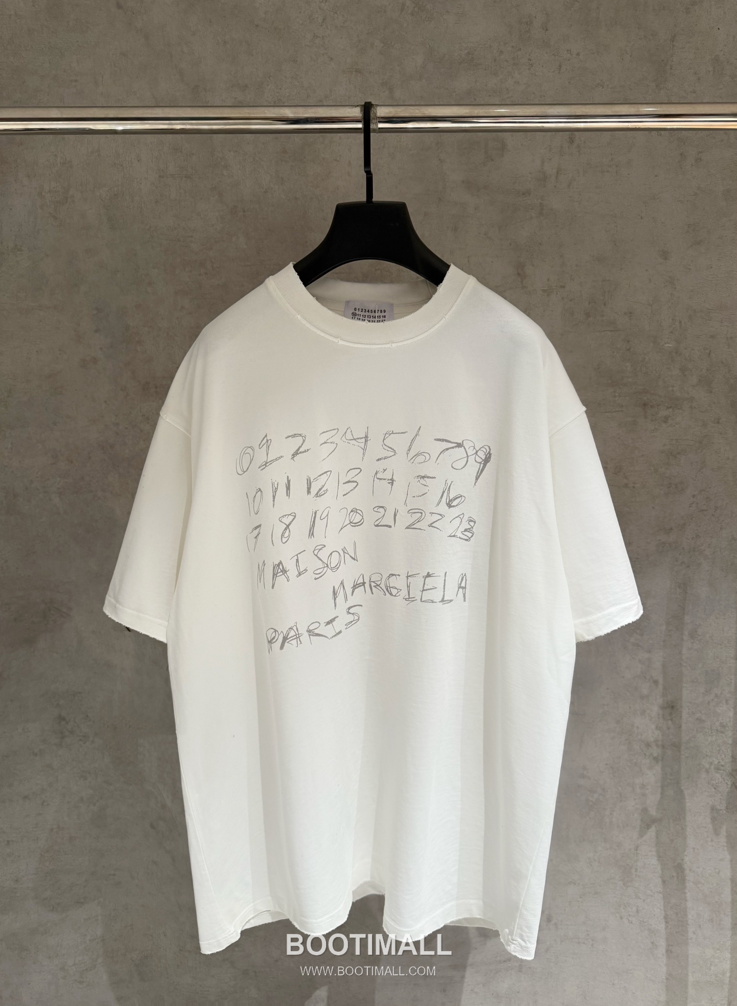 Maison Margiela MM6 Logo Embroidered Heavy Cotton T-Shirt Black 메종 마르지엘라 MM6 로고 자수 헤비 코튼 티셔츠 블랙 1